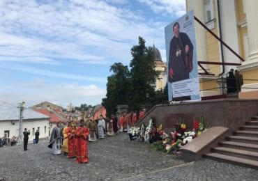 В Ужгороді розпочалось прощання з покійним єпископом Міланом Шашіком (ФОТО)