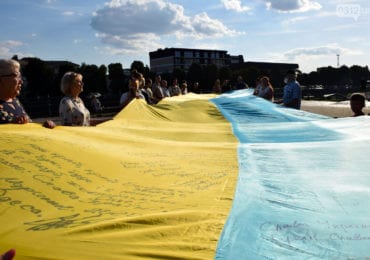 На Закарпатті розгорнули 20-метровий «Прапор єдності» (ФОТО)