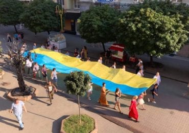 "Прапор Єдності" : сьогодні до нас привезуть прапор, який мандрує Україною та об’єднує громадян (ФОТО)