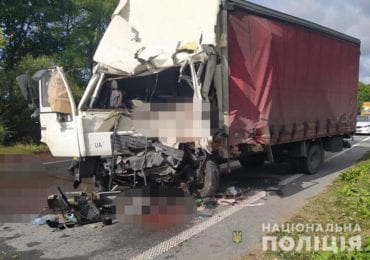 На трасі "Київ-Чоп" трапилась смертельна ДТП: загинув чоловік, ще двоє у лікарні (ФОТО, ВІДЕО)