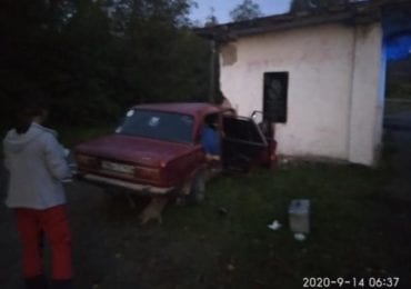 ДТП на Іршавщині: водій влетів в автобусну зупинку, є загиблі