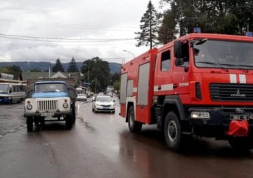 Гул сирен: чи зупиняються закарпатські водії (ФОТО)