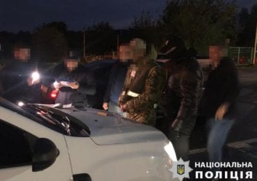 11 тисяч хабаря за проїзд без перешкод: на Закарпатті затримали прикордонника (ФОТО)