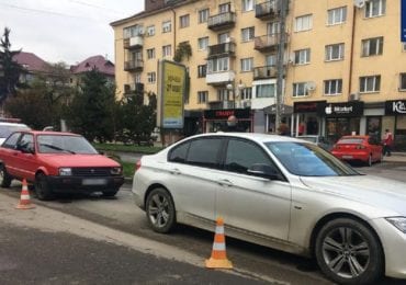 ДТП в Ужгороді: п'яний водій скоїв аварію та поїхав далі (ФОТО)