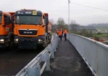 На Тячівщині міст-довгобуд випробовують перед відкриттям