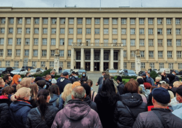 Підприємці Ужгорода вийшли на акцію проти закриття ринків (ФОТО)