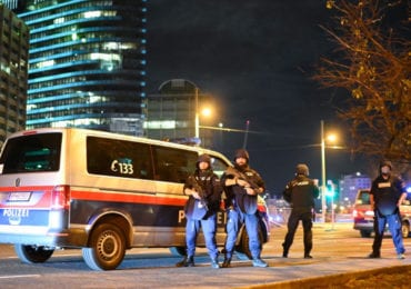 В Австрії відбулися теракти: двоє людей загинуло, нападників розшукують (ФОТО)