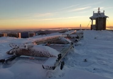 Справжня зима: Гору Піп Іван у Карпатах вкрило снігом (ФОТО)