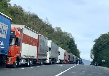 10 діб в черзі: що спричинило великі черги перед митним постом "Ужгород"  (ВІДЕО)