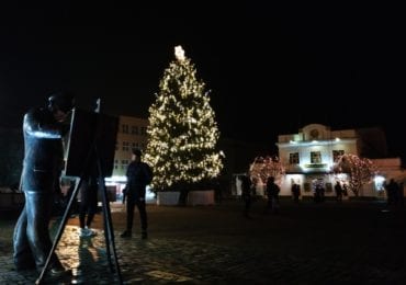 В Ужгороді засяяла головна ялинка міста  (ФОТО, ВІДЕО)