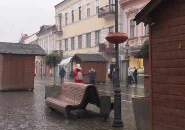 В умовах карантину: в Ужгороді запрацював новорічний ярмарок (ВІДЕО)