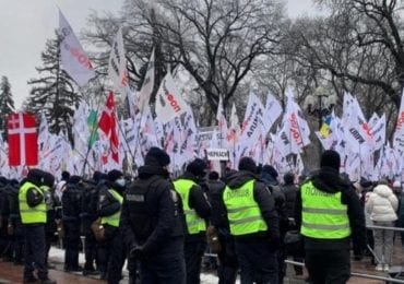 Проти карантинних обмежень: під Радою протестують підприємці (ФОТО)