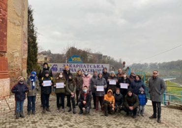 В Ужгороді діти закликали врятувати дитячу вузькоколійку (ФОТО)