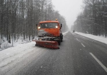 Як ужгородські комунальники боряться з ожеледицею