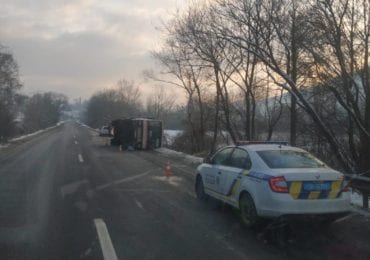 Двох пасажирів госпіталізували: з'явилися подробиці ДТП за участі пасажирського автобуса (ФОТО, ВІДЕО)