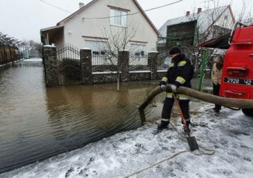 ДСНС на Закарпатті ліквідує наслідки підтоплень