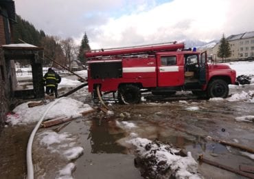 Закарпатські ДСНСники ліквідують підтоплення по всій області