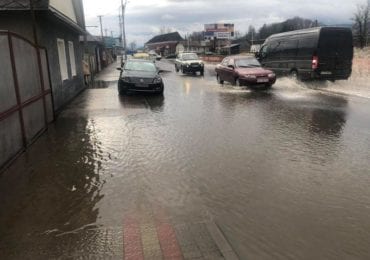 Закарпатські дороги під водою: які шляхи закриті