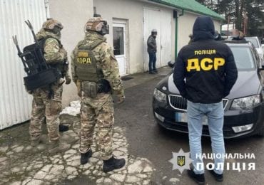 Понад 2 млн грн на розмитненні авто: 8 митникам на Закарпатті повідомили про підозру (ФОТО)