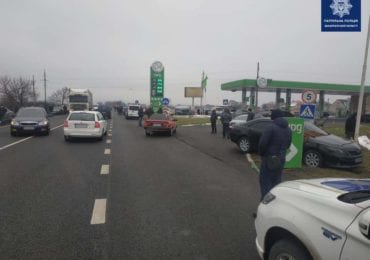 Біля Ужгорода збили пішохода: на об‘їзній зіштовхнулися два авто (ФОТО)