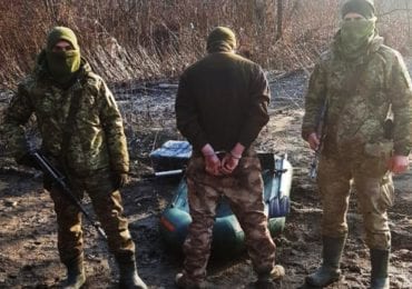 Спіймали "на гарячому" контрабандистів, котрі намагались переправити сигарети Тисою до Румунії