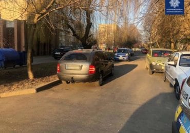 Розшукують винуватця: в Мукачеві Land Cruiser в'їхав у Skoda та втік (ФОТО)