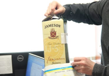 Закарпатським податківцям намагалися продати фальсифікований «Jameson»