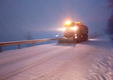 На Ужоцькому перевалі працює снігоочисна техніка