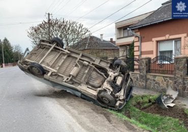 Вчора на Ужгородщині автомобіль Fiat з'їхав у кювет та перекинувся (ФОТО)