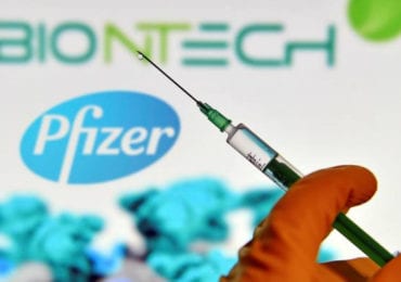 В Україну доставили першу партію вакцини Pfizer/BioNTech