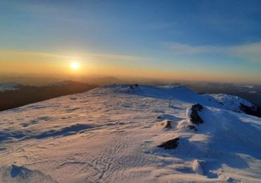 Неймовірна краса: у Карпатах сніг та - 8°C