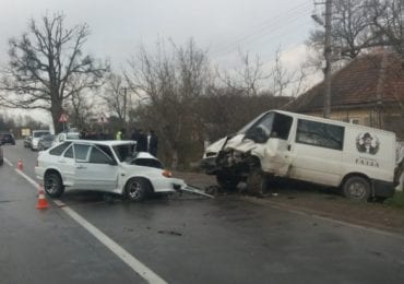 На Берегівщині зіткнулись легковик з мікроавтобусом (ФОТО)