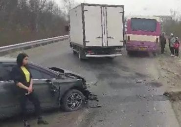 На Тячівщині пасажирський автобус зіткнувся з легковиком (ФОТО)