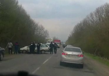 На виїзді з Мукачева трапилась ДТП за участю декількох авто (ВІДЕО)