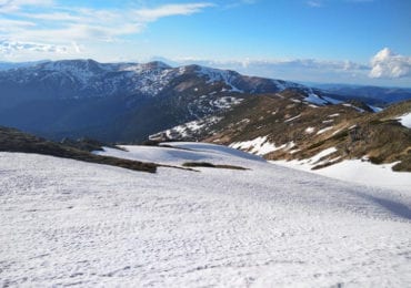 На календарі 18 травня, а в Карпатах досі лежить сніг (ФОТО)