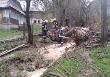 На Закарпатті через негоду підтопило три подвір'я