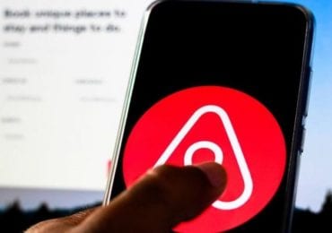 7 мільйонів доларів Airbnb виплатили жінці, яку було зґвалтовано у новорічну ніч 2015