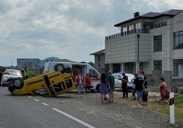 ДТП на Закарпатті: автівка перекинулася на дах (ФОТО)