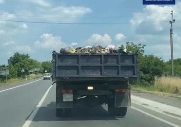 В Ужгороді поштрафували водія, який розсипав сміття на об’їзній (ФОТО)