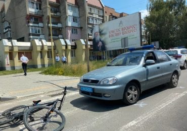 В Ужгороді поліцейський збив велосипедиста на пішохідному переході