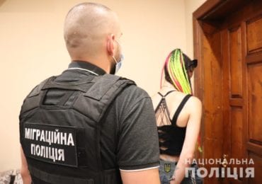 23-річна ужгородка систематично поширювала дитячу порнографію та шантажувала закарпатців (ФОТО, ВІДЕО)