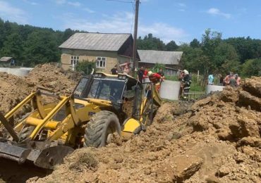 Страшна трагедія: на Закарпатті під час копання колодязя чоловіка засипало 8-метровим шаром ґрунту