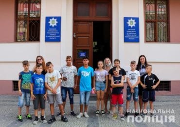 Вихованці Чинадіївського дитячого будинку побували на екскурсії в поліції Закарпаття (ФОТО)