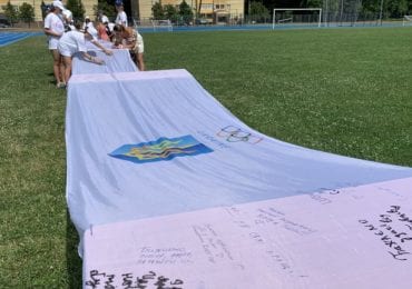 Рекордний стяг з Олімпійською символікою, який розгорнули в Мукачеві, передадуть у Токіо