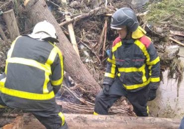 Залучили водолазів: на Рахівщині третій день шукають чоловіка, який зник під час паводку