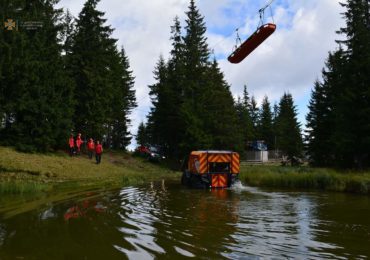 Закарпатські рятувальники тренувалися рятувати людей у горах  (ФОТО)