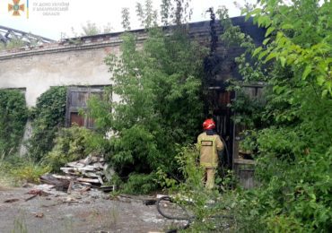 Вчора в Ужгороді горів гараж разом з авто всередині