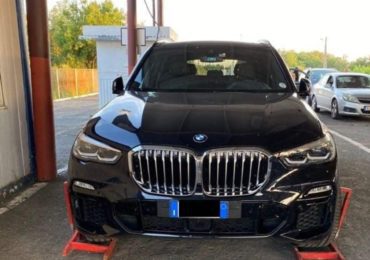 Викрадений в Італії: на Закарпатті прикордонники виявили "BMW X5", який розшукував Інтерпол