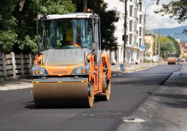 Сьогодні в Ужгороді асфальтуватимуть Капушанську: рух буде перекрито