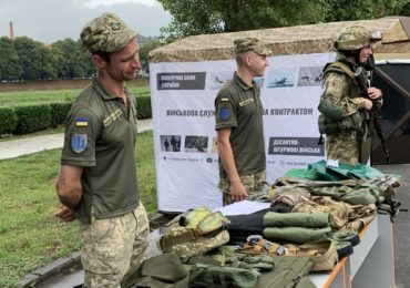 В Ужгороді до Дня Незалежності організували виставку техніки державних служб